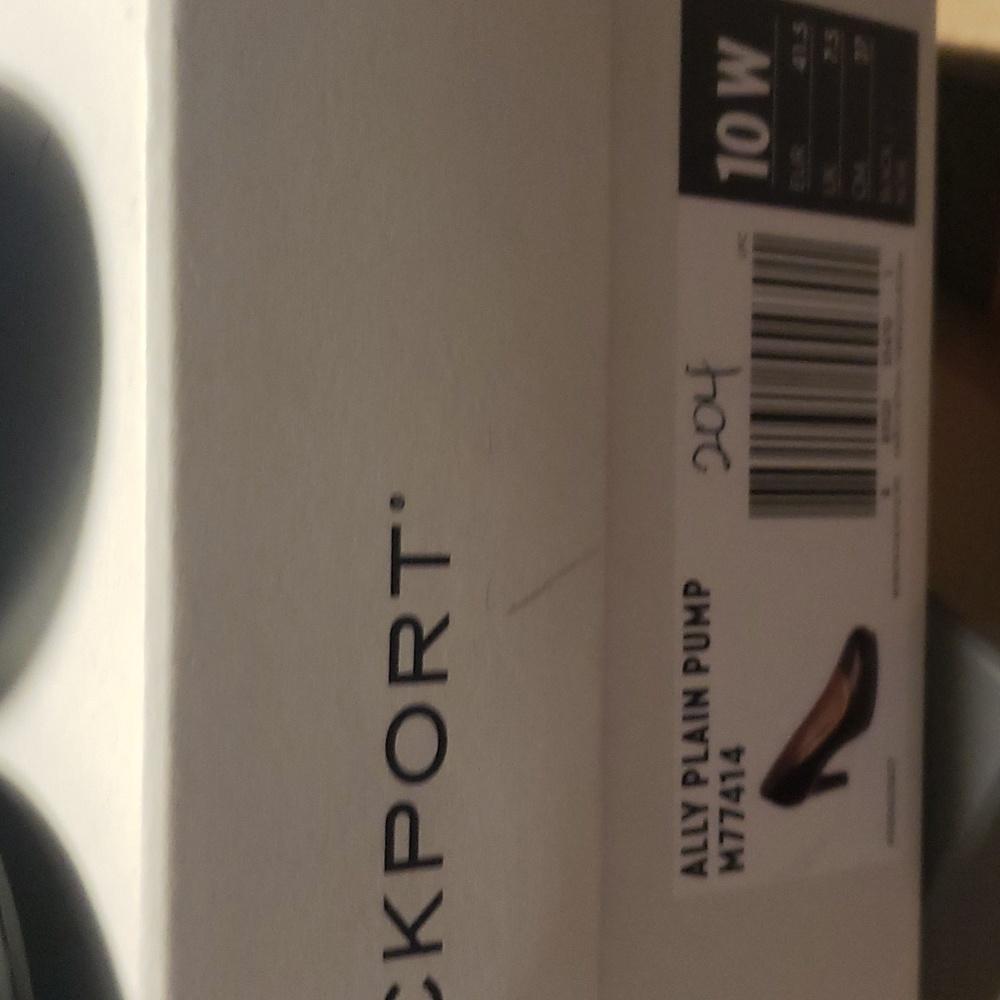 Rockport Ally Plain Pump View 2